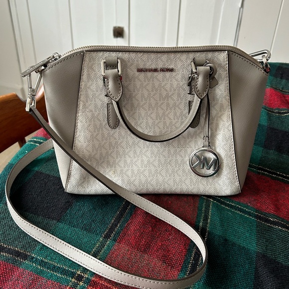 Micheal Kor grey/white crossbody bag - Picture 1 of 1